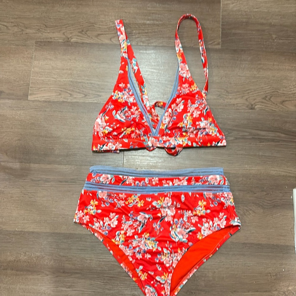 JESSICA SIMPSON CHANTILLY LACE Floral X-Back Bikini 2-Pc Set.